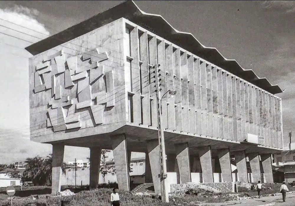 Du brutalisme au «Bâtiment Durable Gabon» : pour une architecture adaptée au contexte équatorial